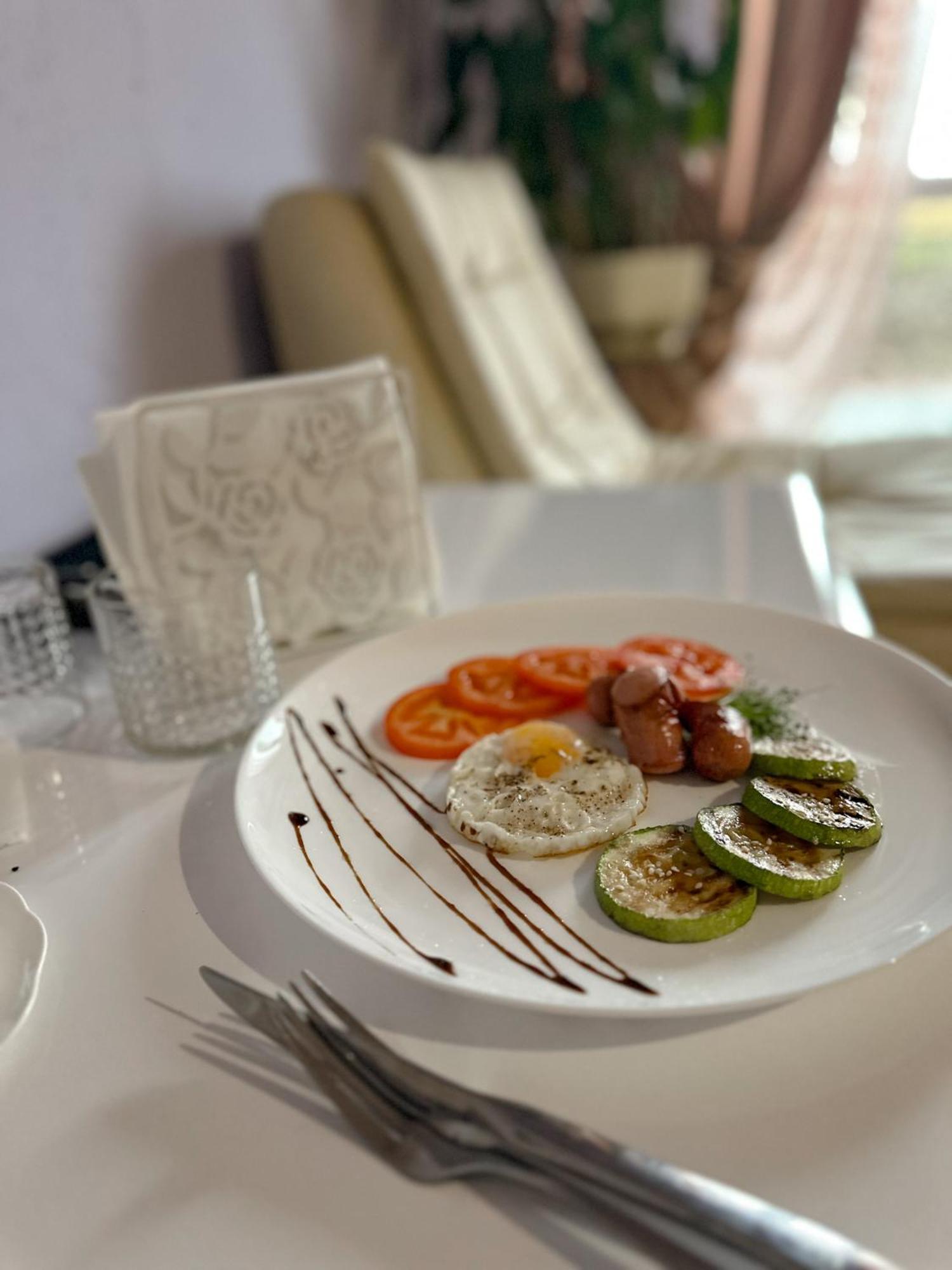 Na Pagorbi Lutsk Hotell Exteriör bild
